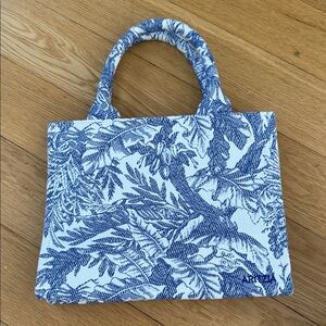 Aritzia Blue and White Leaf Print Tote